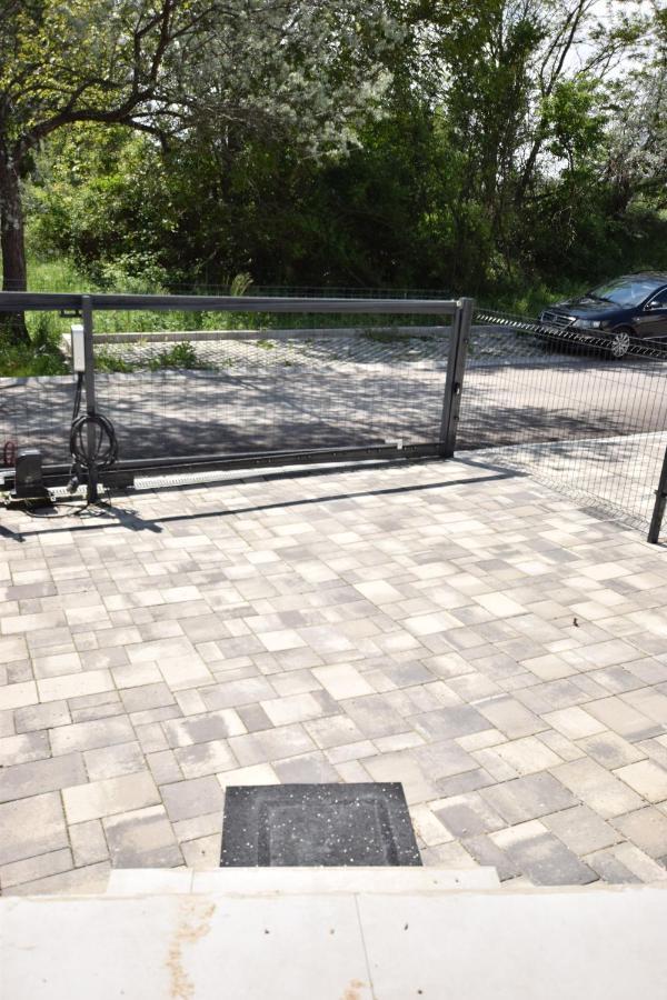 Olive Apartman Alsóörs Exteriör bild